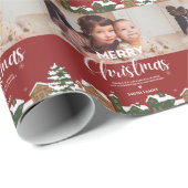 Red Christmas Village Familiefoto Custom Holiday Cadeaupapier (Rol Hoek)