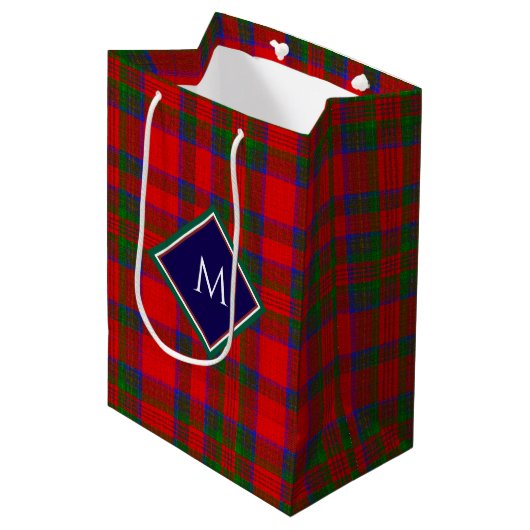 Red Christmas Wool Texture Plaid with Monogram Medium Cadeauzakje (Voorkant Gekanteld)