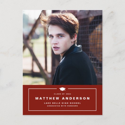 Red Classic Gradup Afstuderen Aankondigingskaart (Voorkant)