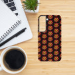 Red Collarette Dahlia Floral Pattern on Black Samsung Galaxy Hoesje<br><div class="desc">Bescherm uw Samsung Galaxy S22-telefoon met deze trendy telefoonhoes met het foto-afbeelding van een rode en gele Collarette Dahlia-bloem met witte, binnenste bloemblaadjes op een zwarte achtergrond en afgedrukt in een herhalend patroon. Een leuk, bloemig ontwerp! Selecteer de stijl van je telefoon. OPMERKING: Het is mogelijk dat u het afbeelding...</div>