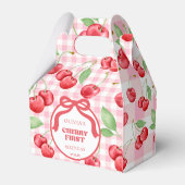 Red Coquette Bow Cherry First Birthday Party Bedankdoosjes (Achterkant)