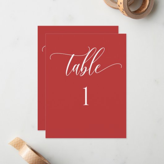 Red Coral Modern Minimalistisch Tafelnummer (Voorkant / Achterkant in situ)