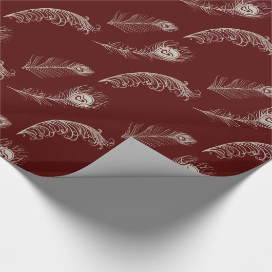 Red Cream Peacock Feathers Verjaardag Cadeaupapier (Hoek)
