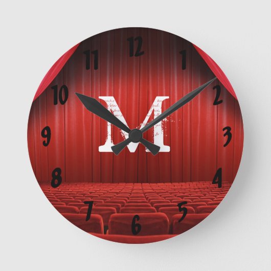Red Curtain Theater Monogram Initiaal Wall Clock Ronde Klok (Voorkant)