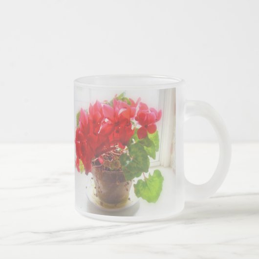 Red Cyclamen Flowers Matglas Koffiemok (Rechts)
