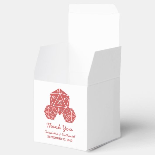 Red D20 Dice Wedding Favor Boxes Bedankdoosjes (Geopend)
