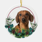 Red Dachshund Dog Evergreen Wreath Keramisch Ornament (Voorkant)