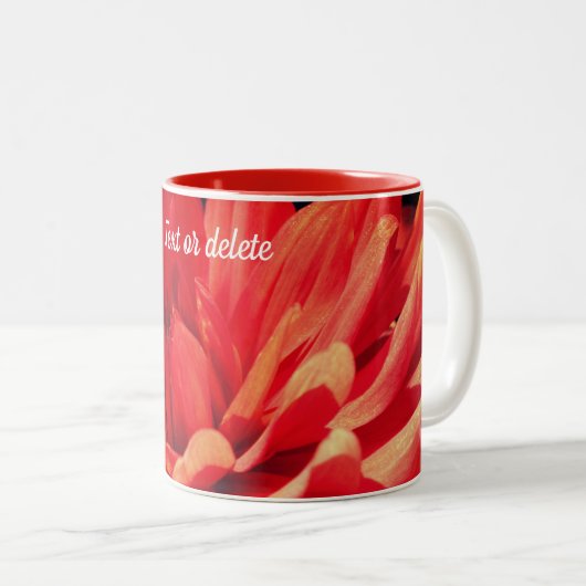 Red Dahlia Flower Personalized Tweekleurige Koffiemok (Voorkant rechts)