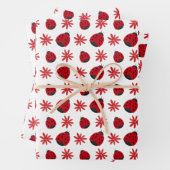 Red Daisy Ladybug Pattern Inpakpapier Vel (In situ)
