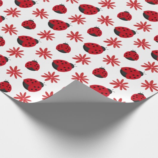 Red Daisy Ladybug Pattern Wrapping Cadeaupapier (Hoek)