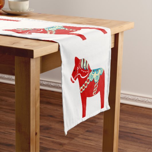 Red Dala Horse Table Runner Korte Tafelloper (Voorbeeld)
