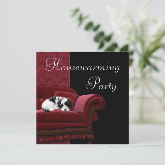 Red Damask Sofa Housewarming Party Uitnodiging (Staand voorkant)