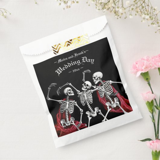 Red Death Dancing Skeletten Gotische bruiloft Bedankzakje (Gezegeld)