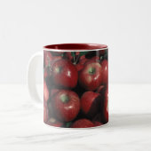 Red Delicious Apple Crop Tweekleurige Koffiemok (Voorkant links)