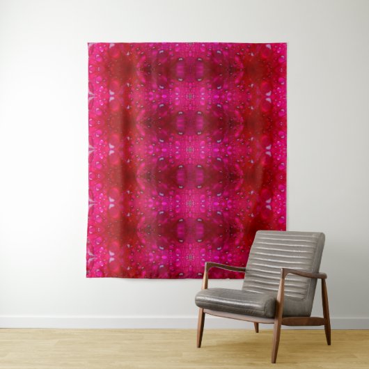 Red Dianthus Ikat Wandkleed (In situ)