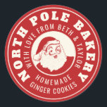 Red DIY gift North Pole Bakery sticker<br><div class="desc">Een kerstpoststijl sticker voor DIY homemade cadeaus. Het ontwerp zegt de Bakkerij van de Noordpool rond de grens in rood en crème met ruimte voor extra tekst die u of spatie kunt verlaten of een gepersonaliseerd bericht toevoegen, heeft het centrum van de sticker een illustratie van een stijlKerstman. Dit zou...</div>