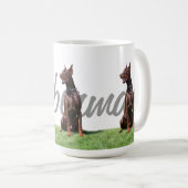 Red Doberman Pinschers met stamnaam grafische Mok (Voorkant rechts)