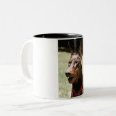 Red Doberman Portrait (v9-2) Tweekleurige Koffiemok (Voorkant links)