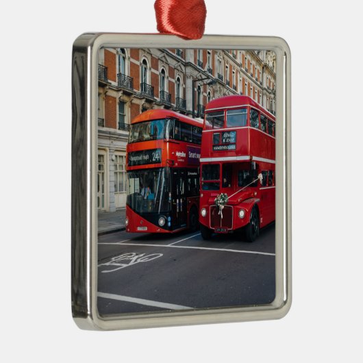 Red Double Decker Buses Metalen Ornament (Rechts)