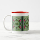 Red Dragonfly on Dogwood Fruit Personated Tweekleurige Koffiemok (Links)