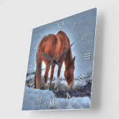 Red Dun Ranch Horse Drink op een Snowy Pond Vierkante Klok (Hoek)