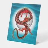 Red Eastern Dragon - Mythical Fantasy Creature Reclamebord Met Voetstuk (Voorkant)