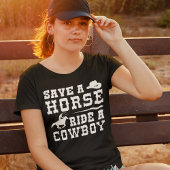 Red een paard met een cowboy t-shirt