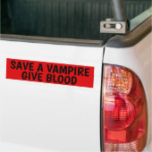 RED EEN VAMPIER. GEef BLOED. Bumpersticker (Op Truck)