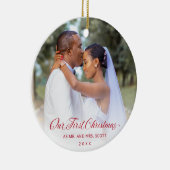 Red Elegant Script Foto van ons eerste kerstfeest Keramisch Ornament (Rechts)