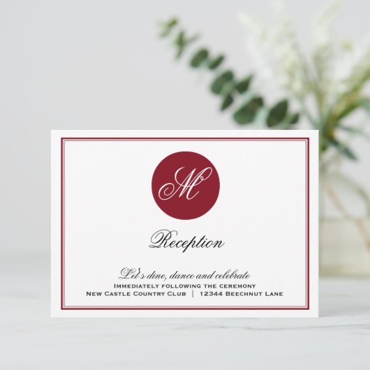 Red Elegant Script Monogram Reception Kaart (Staand voorkant)