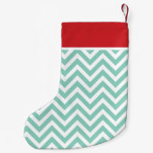Red en Aqua Holiday Chevron Monogram Kleine Kerstsok (Achterkant)