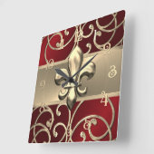 Red en Gold Filigree Swirls Fleur de Lis Vierkante Klok (Hoek)