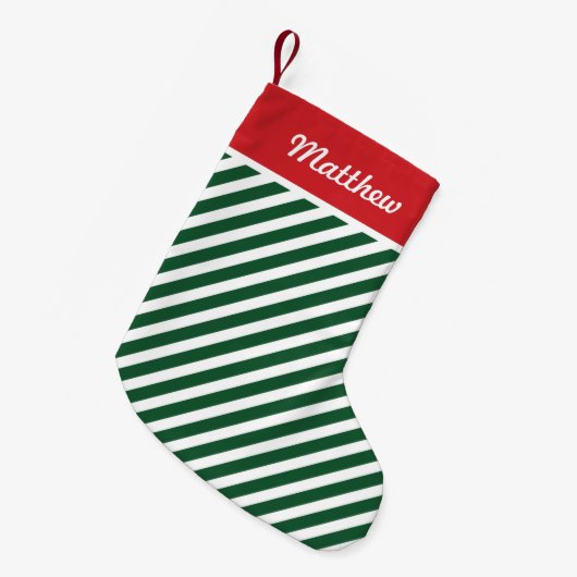 Red en Hunter Green Holiday Stripes Monogram Kleine Kerstsok (Voorkant (Hangend))