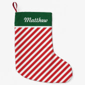 Red en Hunter Green Holiday Stripes Monogram Kleine Kerstsok (Voorkant)