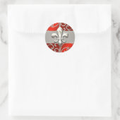 Red en Silver Filigree Swirls Fleur de Lis Ronde Sticker (Tas)