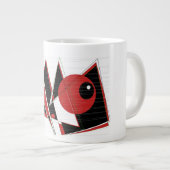 Red Eye die extra grote Mok bekijkt (Voorkant rechts)