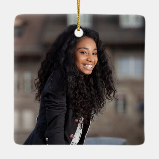 Red Faux Leather Monogram Foto Keramisch Ornament (Achterkant)