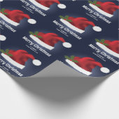 Red Festive Santa Hat op blauw met aangepaste teks Cadeaupapier (Hoek)