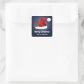 Red Festive Santa Hat op blauw met aangepaste teks Vierkante Sticker (Tas)