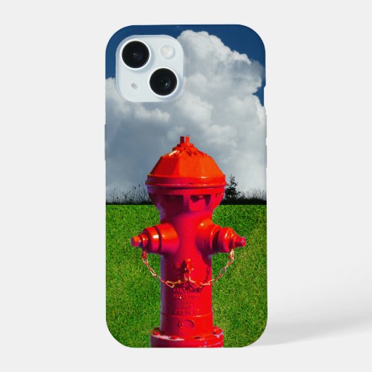 Red Fire Hydrant, Grass, Cloudy Sky iPhone 15 Case (Achterkant)