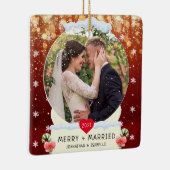 Red First Merry + Wereldbol met gehuwde witte snee Keramisch Ornament (Rechts)