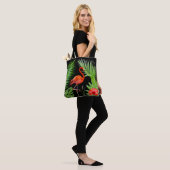 Red Flamingo, Hibiscus en Palm Leaves op Black Tote Bag (Op model)