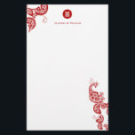 Red Floral Boho Peacock Eastern Chic Asian Wedding Briefpapier<br><div class="desc">Elegant bohemisch rood pekeltje met bloemdetails en een staart gemaakt van paisleyvormen. Een zeer uniek chic- en klassiek oost- of aziatisch huwelijksontwerp voor het moderne en stijlvolle stel. Ontworpen door: fat*fa*tin. Eenvoudig aan te passen met uw eigen tekst, foto of afbeelding. Voor douaneverzoeken, te contacteren gelieve vet*fa*tin direct. Aangepaste kosten...</div>