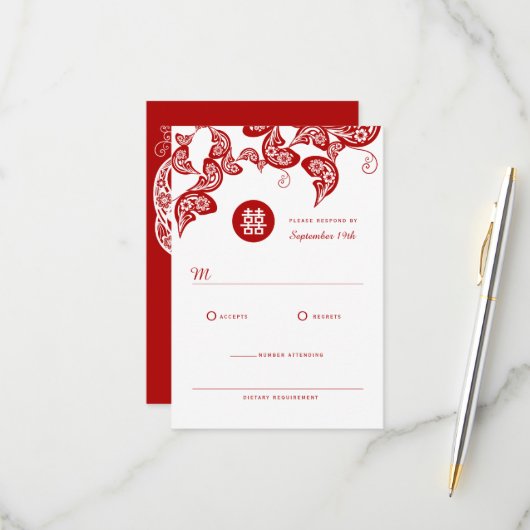 Red Floral Boho Peacock Elegant Chinese Wedding RSVP Kaartje (Voorkant / Achterkant in situ)