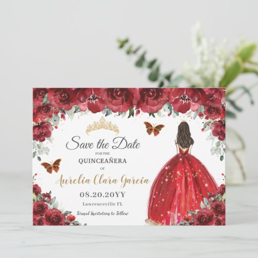 Red Floral Princess Gold Quinceañera Save the Date (Staand voorkant)