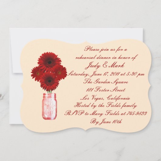 Red Flowers Mason Jar Rehearsal Dinner Invitation Kaart (Voorkant)