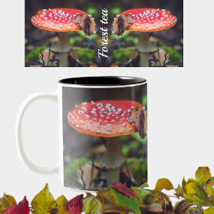 Red Fly Agaric Paddestoel in het bos Tweekleurige Koffiemok