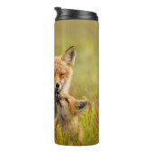 Red Fox Kit die naar Momma kijkt Thermosbeker (Geroteerd rechts)