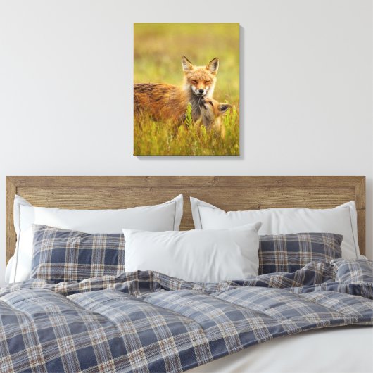 Red Fox Kit die omhoog kijkt naar Momma Vixen Canv Canvas Afdruk (Insitu (Slaapkamer))