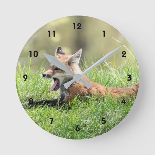 Red Fox Kit Yawning Ronde Klok (Voorkant)